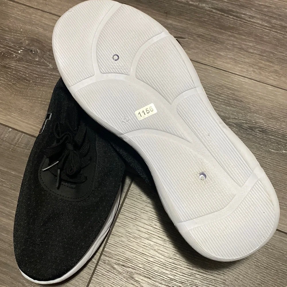 NWT! Hind Black Athletic‎ Shoes